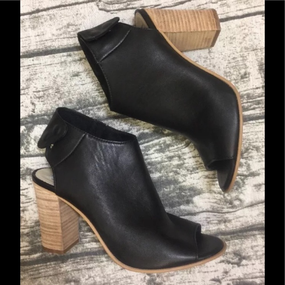 Steve Madden Black Leather booties. Size 7
